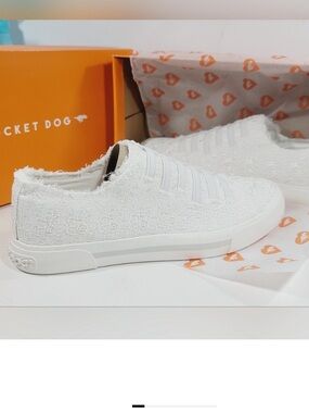 Like New Rocket Dog Women's Shawnee White Cotton Slip-On Sneakers w/box